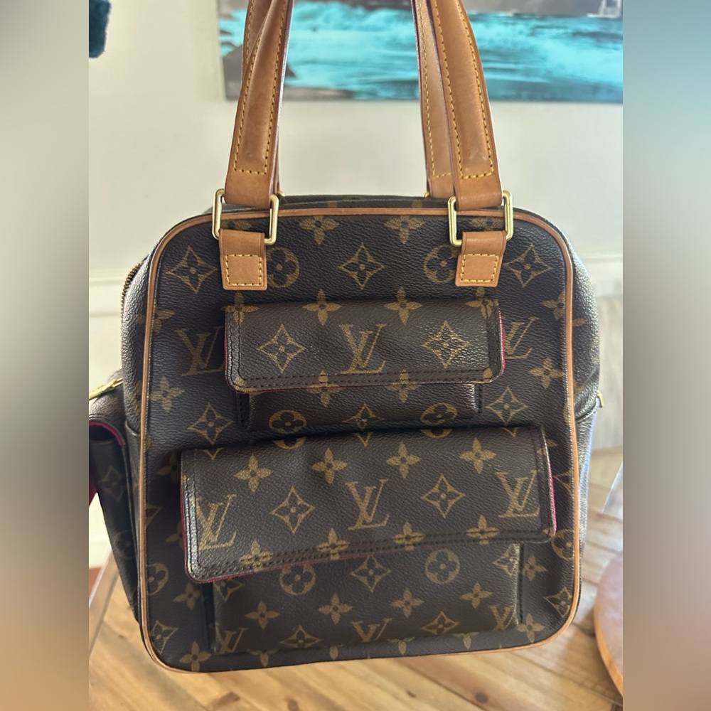 Louis vuitton top handle purse with multiple outside pockets excellent condition